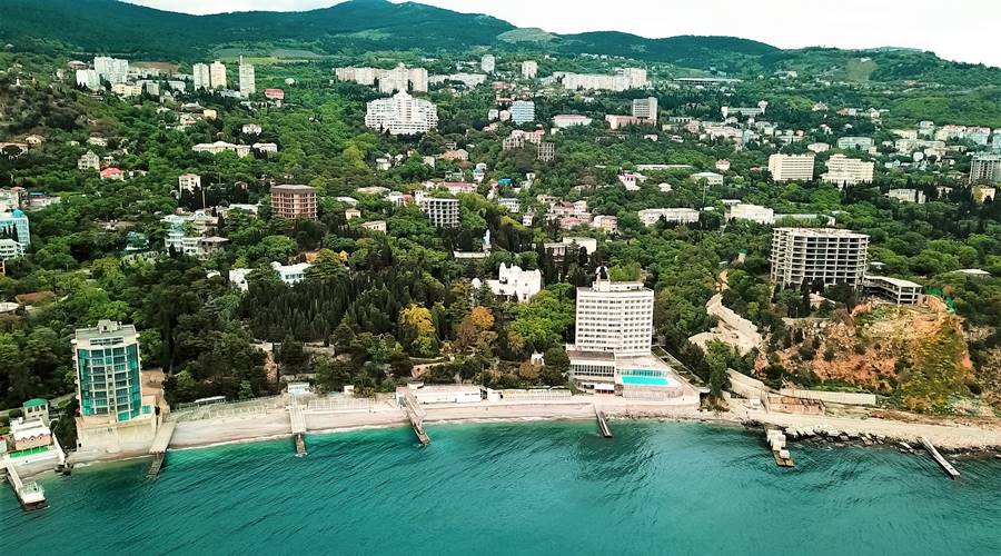 Ялта московская фото. ФМБА Ялта стройка. Ялтинский городской пансионат. Московская 27 Ялта. Бизнесмены Ялты.