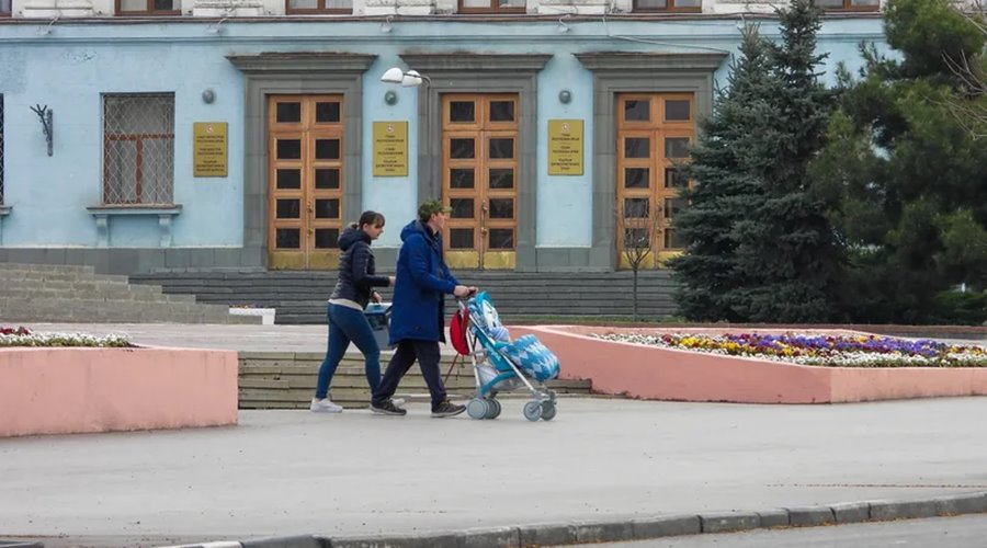 Крым выплата. Дом молодежи Крым. Ивановский Сергей Владимирович Симферополь. Каразан Симферополь. Сергей старух Симферополь.