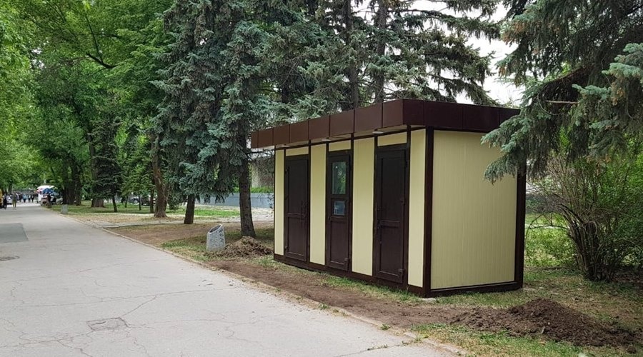 Установка новых общественных туалетов началась в парках Симферополя