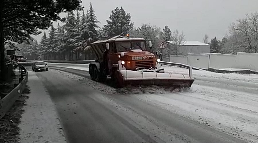 Движение на ялтинской дороге в сторону Ай-Петри ограничат для расчистки снега