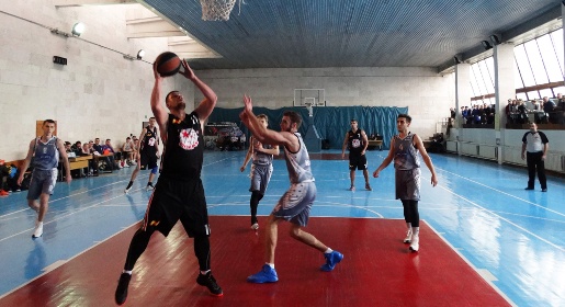 Команда КФУ стартовала с двух побед в мужском баскетбольном чемпионате Крыма