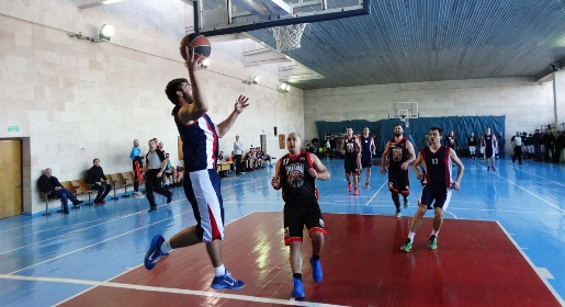 «Искра» поднялась на второе место в мужском баскетбольном чемпионате Крыма