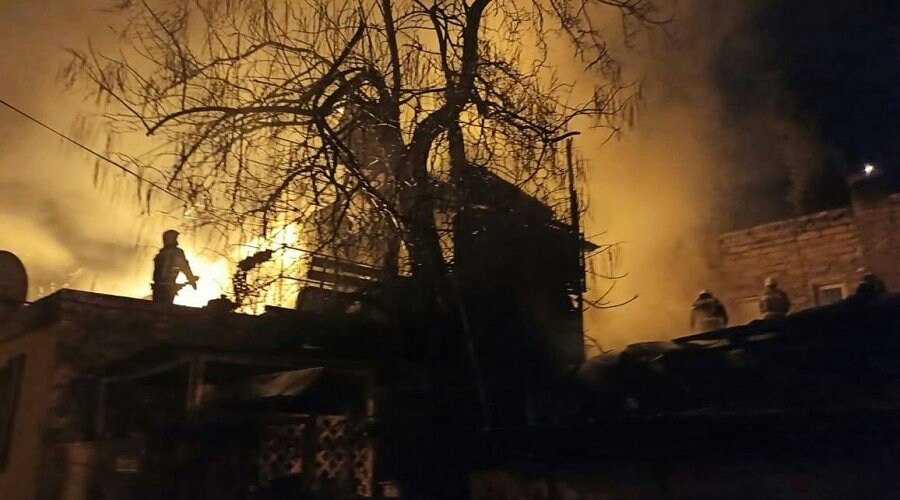 Одиннадцать человек остались без жилья из-за ночного пожара в Ялте