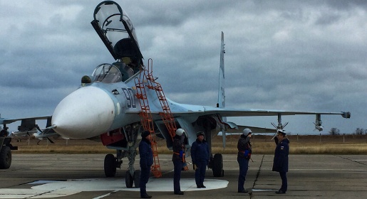 Первые боевые самолёты приземлились на новой полосе аэродрома Бельбек в Крыму