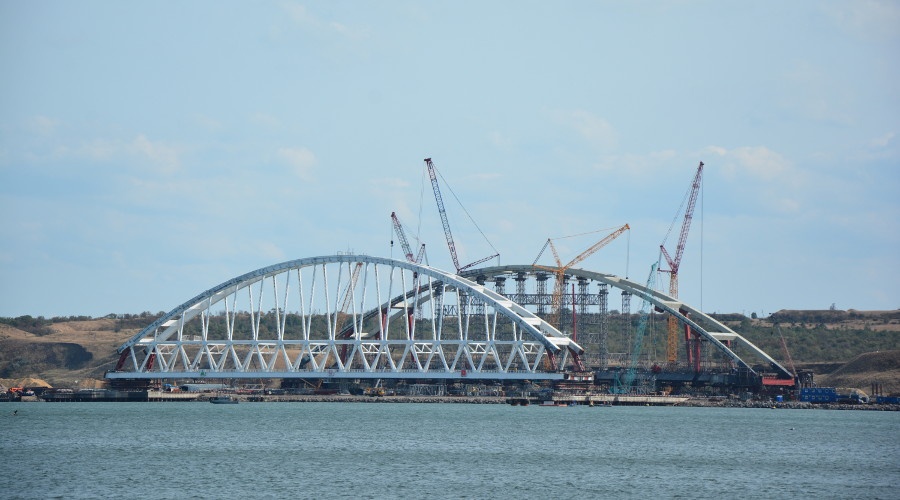 Железнодорожная часть Крымского моста будет достроена с опережением – Путин