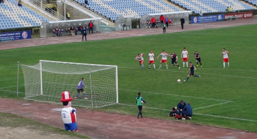 Лидирующая в чемпионате Премьер-лиги КФС «Евпатория» одержала десятую победу в сезоне