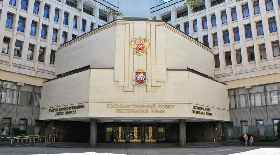 Аксёнов попросил депутатов Госсовета Крыма срочно принять социально значимые законы
