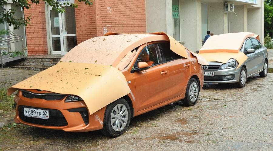 Жители Симферополя опробовали способы защиты автомобилей от града