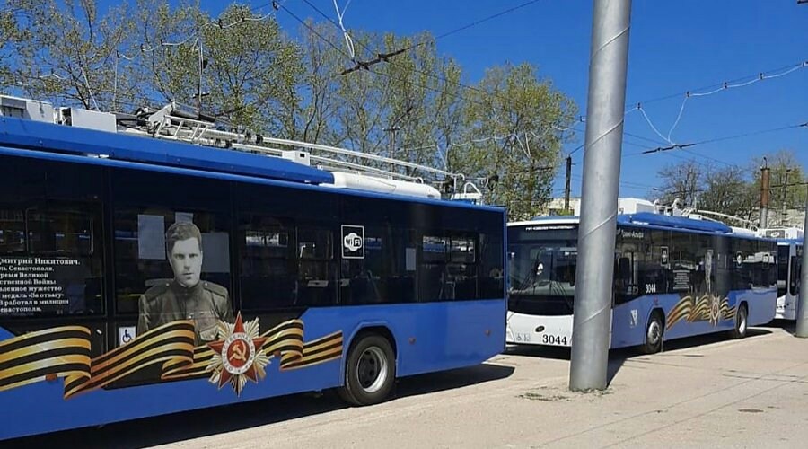 Троллейбусы с информацией об участниках Великой Отечественной войны курсируют по Севастополю