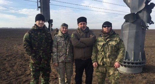 Экс-крымчанин Ислямов позирует с чеченским боевиком, обвиняемым в покушении на Путина (ФОТО)