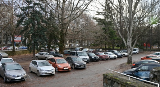Парковка у Дворца пионеров в Симферополе частично станет бесплатной