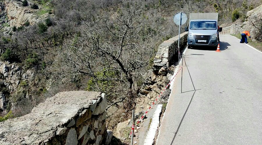 Движение на дороге к Байдарским воротам ограничили из-за обвала подпорной стены