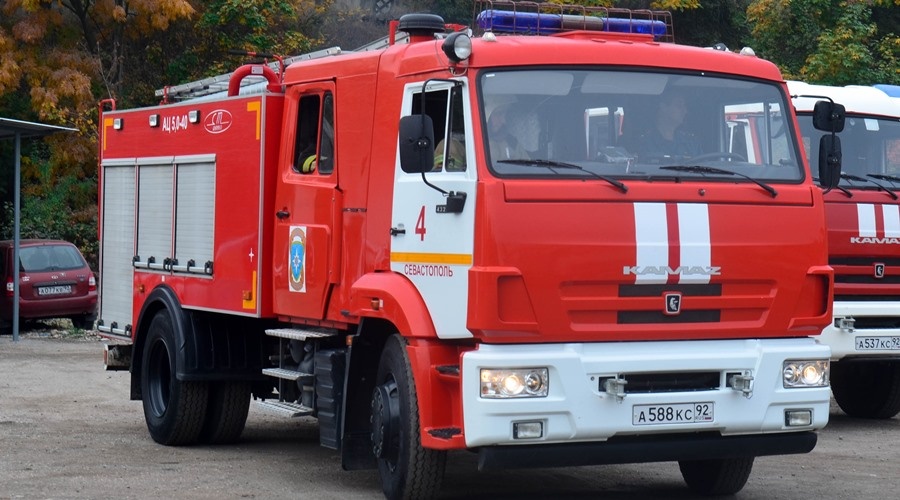 Спасатели потушили пожар в фургоне передвижного цирка в Севастополе