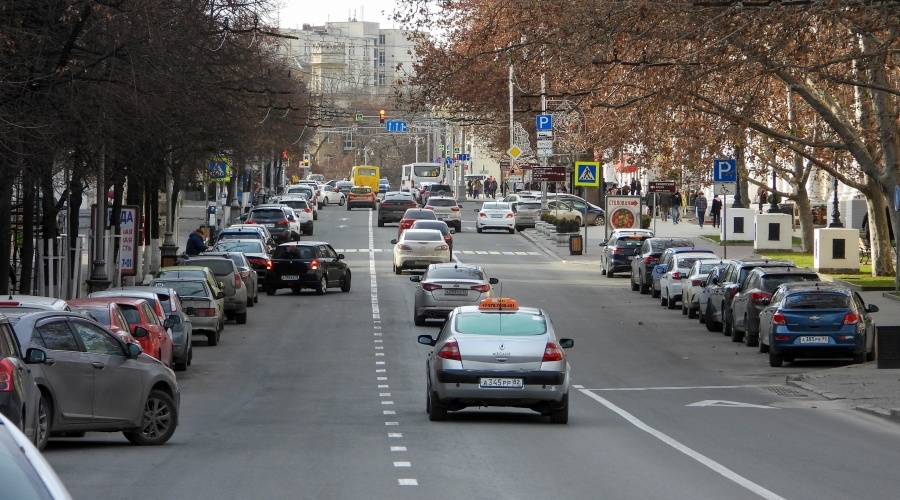 Севастопольские парковки сделали бесплатными на время праздников