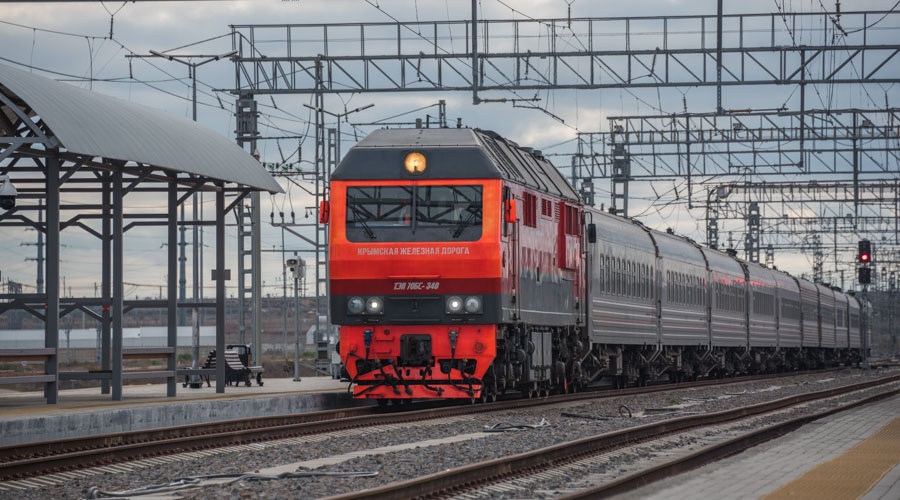 Дополнительные поезда пустят из Москвы в Крым на майские праздники
