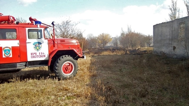 Около 500 квадратных метров сухостоя сгорело в Нижнегорском районе Крыма