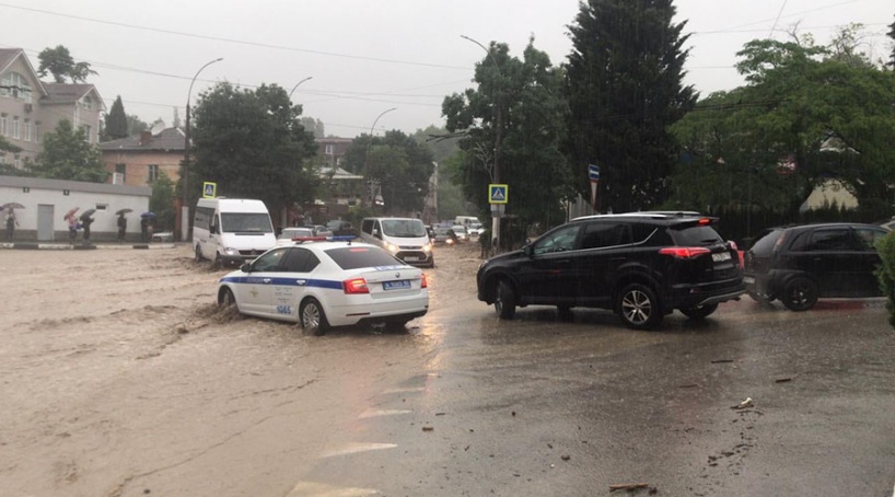 Постояльцев пришлось эвакуировать из двух отелей Ялты