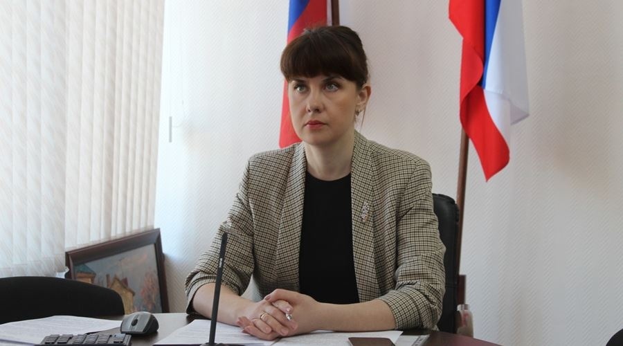 Уволенная за недоработки глава администрации Ленинского района Крыма стала замминистра