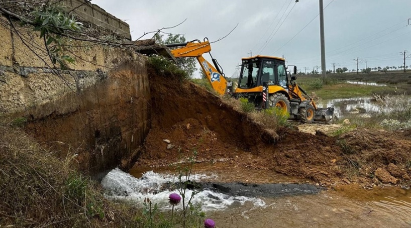 Евпаторийцев просят запасаться водой из-за аварии на водоводе