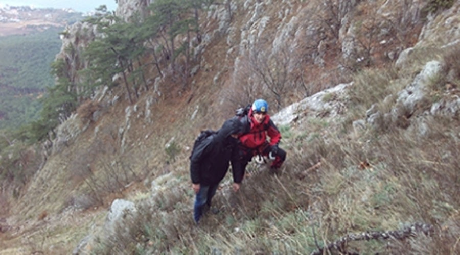 Альпинист сорвался со скалы в Судаке