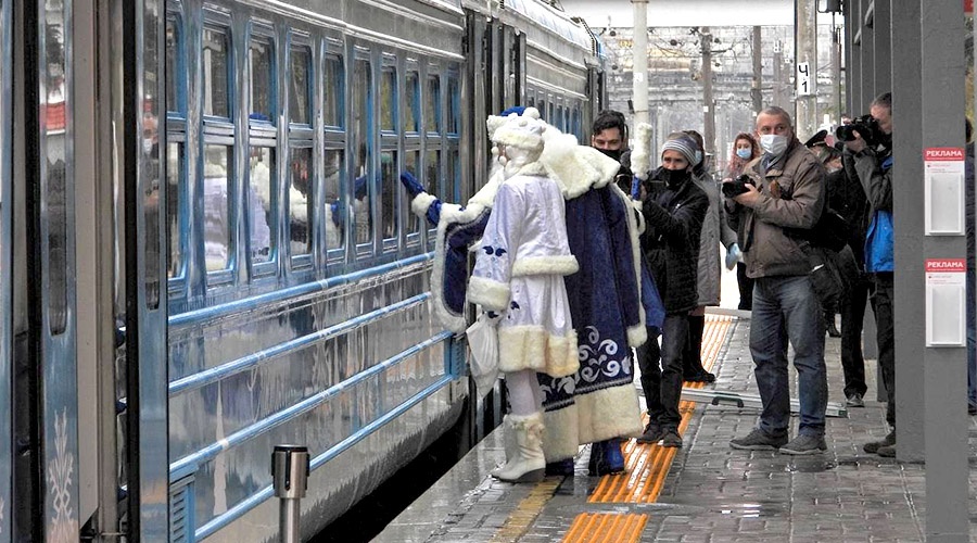 Новогодний поезд запустили по пригородному маршруту в Крыму