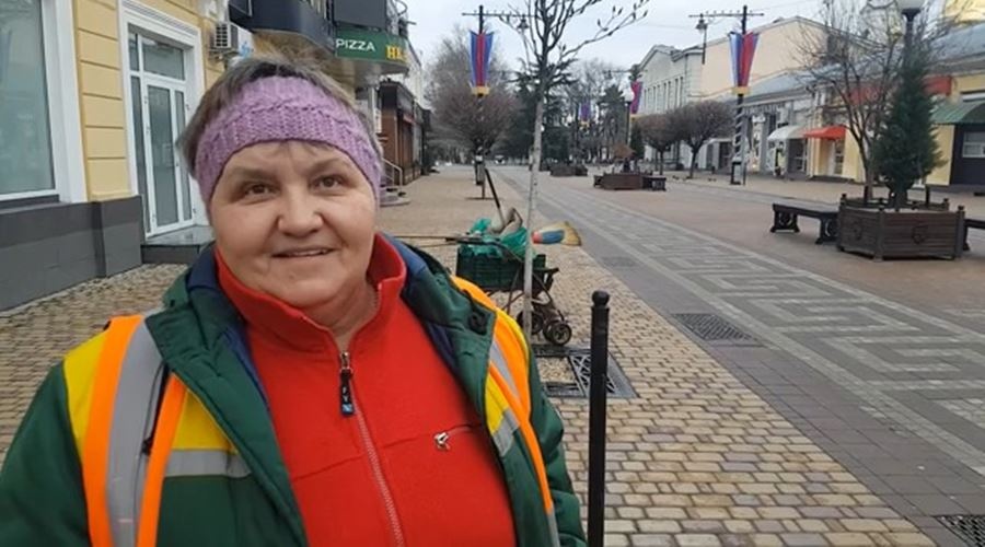 Болгарский журналист за чистоту решил подарить симферопольскому дворнику путевку на отдых