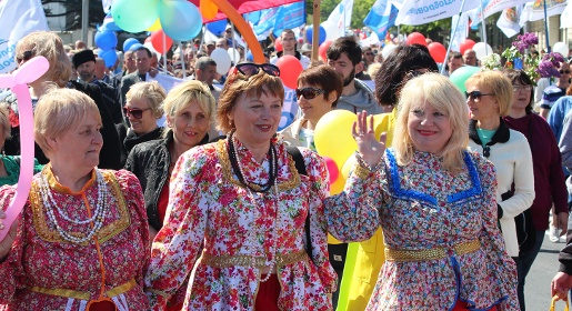 Десятки тысяч бюджетников Севастополя прошли в праздничных колоннах 1 мая