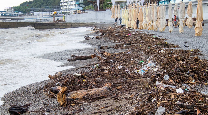 Власти запретили купаться в акватории Ялты