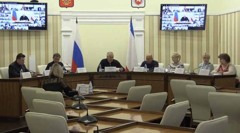 Аксенов объявил выговор министрам спорта и здравоохранения