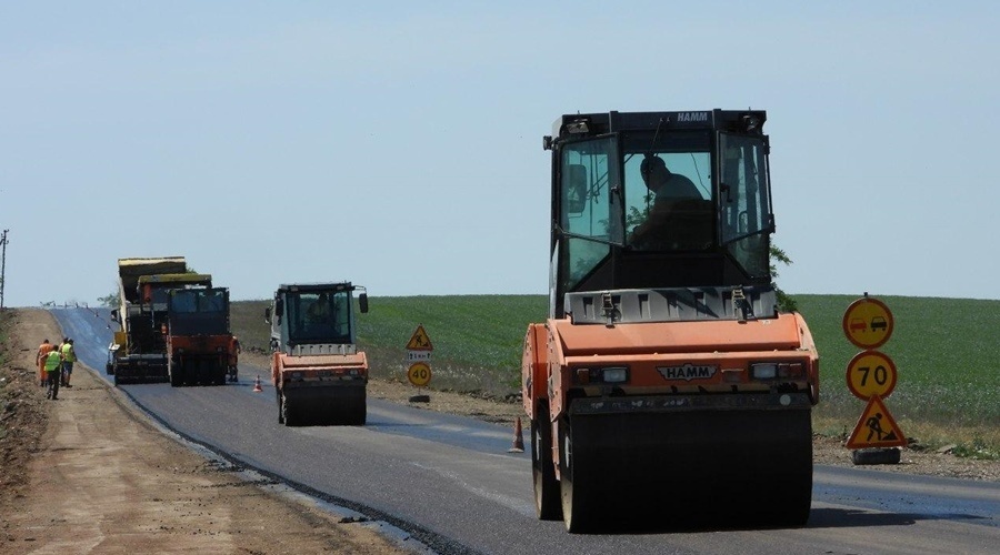 Служба автодорог Крыма заключила первые контракты на ремонт дорог с едиными исполнителями