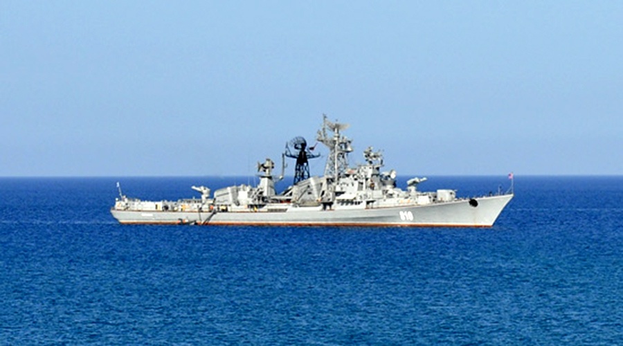 Экипажи судов обеспечения ЧФ отработали доставку топлива и боеприпасов к боевым кораблям