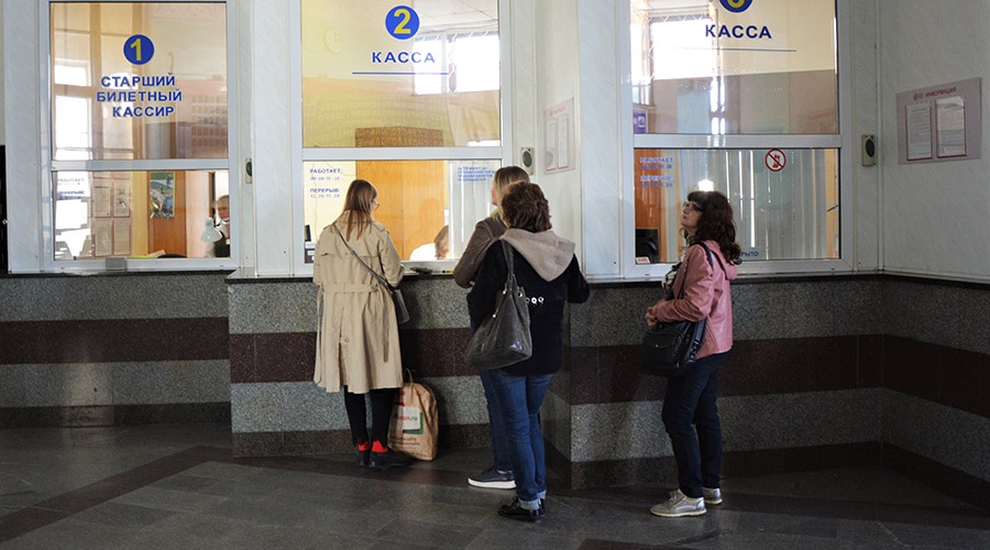 Несколько десятков билетов на поезда проданы в кассах Симферополя и Севастополя за два часа