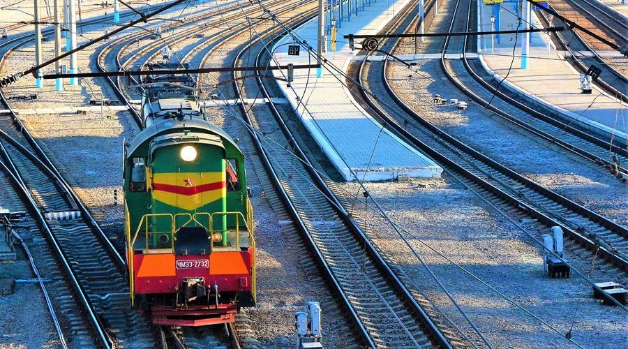 Крымская железная дорога получила новые локомотивы дальнего следования 