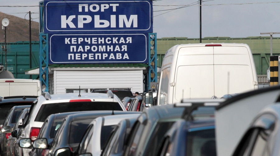 МВД и ФСБ будут пресекать продажу мест в очереди на Керченской переправе - Аксёнов