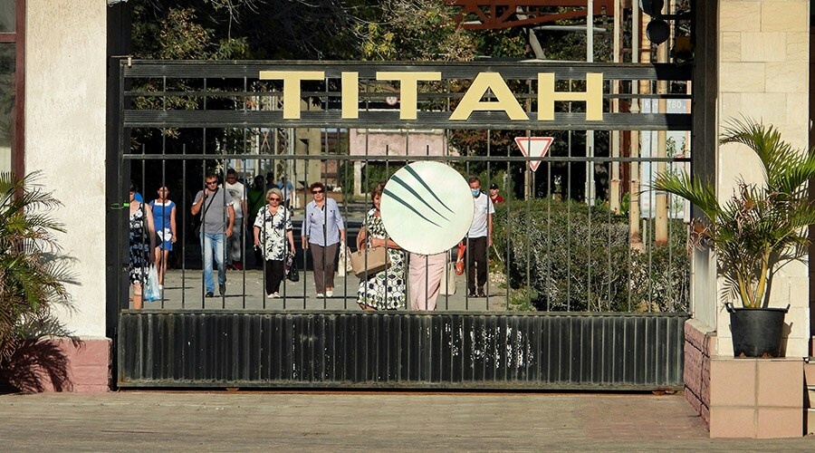 Завод «Титановых инвестиций» в Крыму представил программу трудоустройства сокращаемых сотрудников