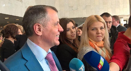 Аксёнов планирует увеличить число женщин в правительстве Крыма, а Константинову пока достаточно (ФОТО)