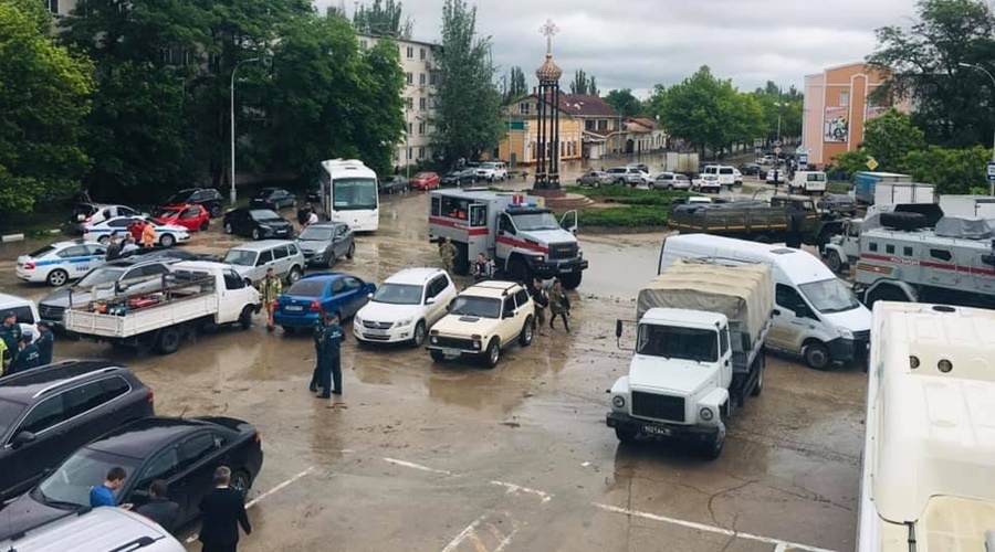 Сотрудникам керченской «скорой помощи» добираться на вызовы помогают МЧС и полиция