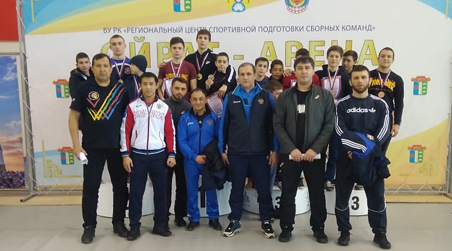 Юношеская сборная Крыма по вольной борьбе завоевала восемь медалей на первенстве ЮФО