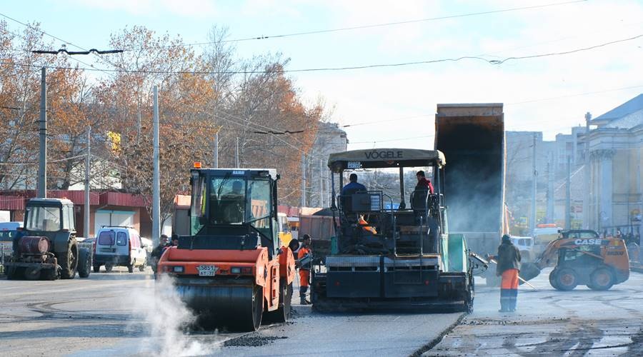 Новая дорожная техника прибудет в Симферополь до конца апреля