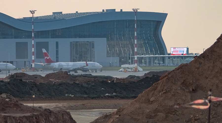 Подрядчик завершает бетонирование новой «взлетки» аэропорта Симферополь