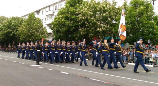 Военный парад впервые прошёл в Симферополе