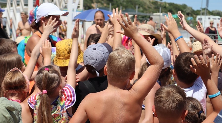 «Адмиральская лагуна» в Севастополе открыла очередной пляжный сезон