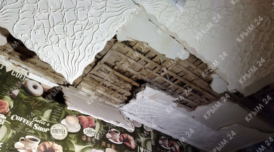 Власти помогут восстановить повреждённый после падения беспилотника дом в Крыму