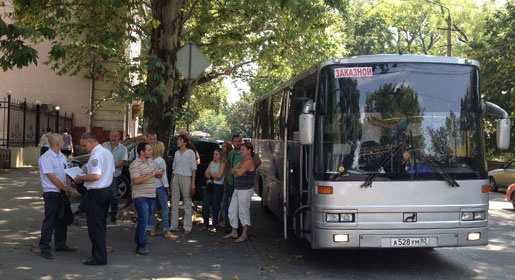 Сакская полиция задержала автобус с журналистами-экстремистами (ФОТО)