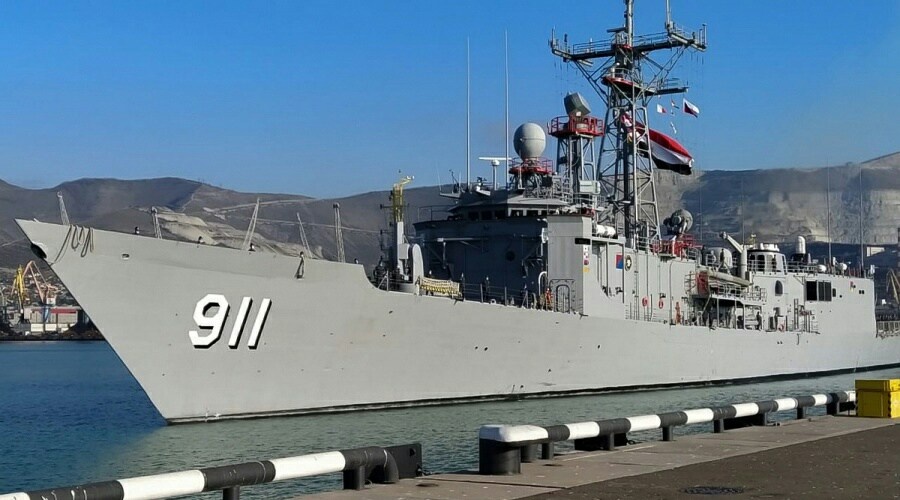 Корабли ВМС Египта направляются из Черного моря к Босфору и Дарданеллам