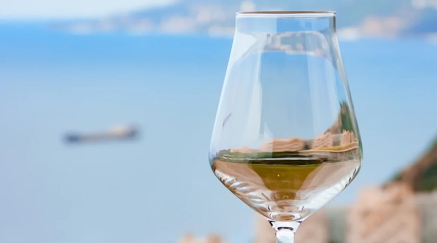 Почти 30 млн литров шампанского произвели в Крыму за семь лет