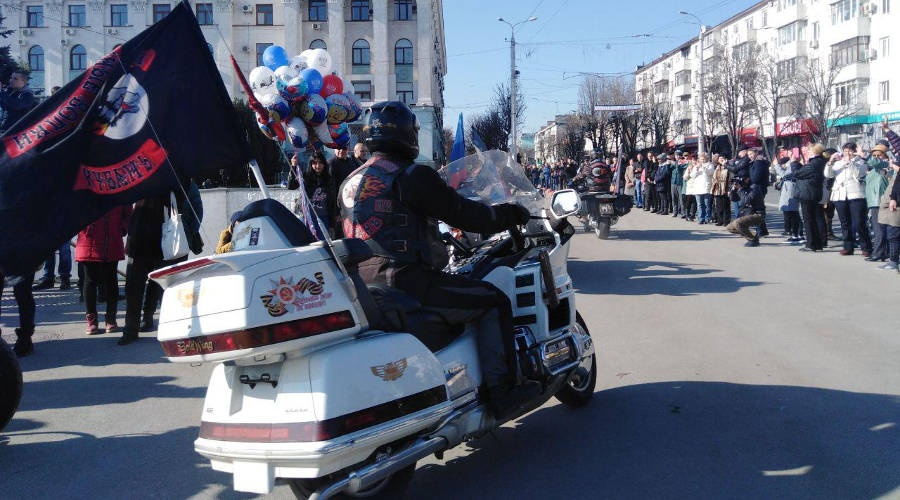 Колонна из сотен мотоциклов и автомобилей стартовала из Симферополя в Севастополь