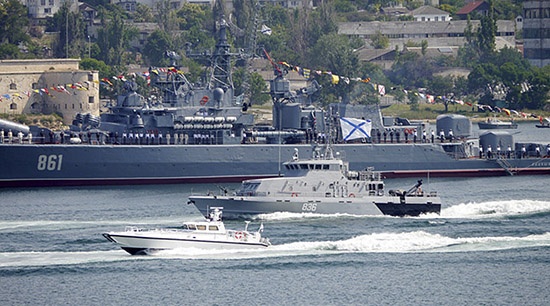 Моряки ЧФ на День ВМФ покажут новые эпизоды военно-спортивного праздника