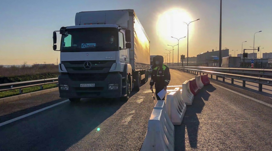 Полицейские усилят контроль приезжающих на полуостров по Крымскому мосту