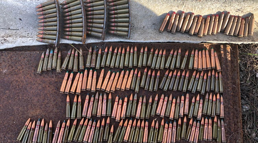 Крымские пограничники нашли ящик с патронами и гранатами в заброшенной хозпостройке